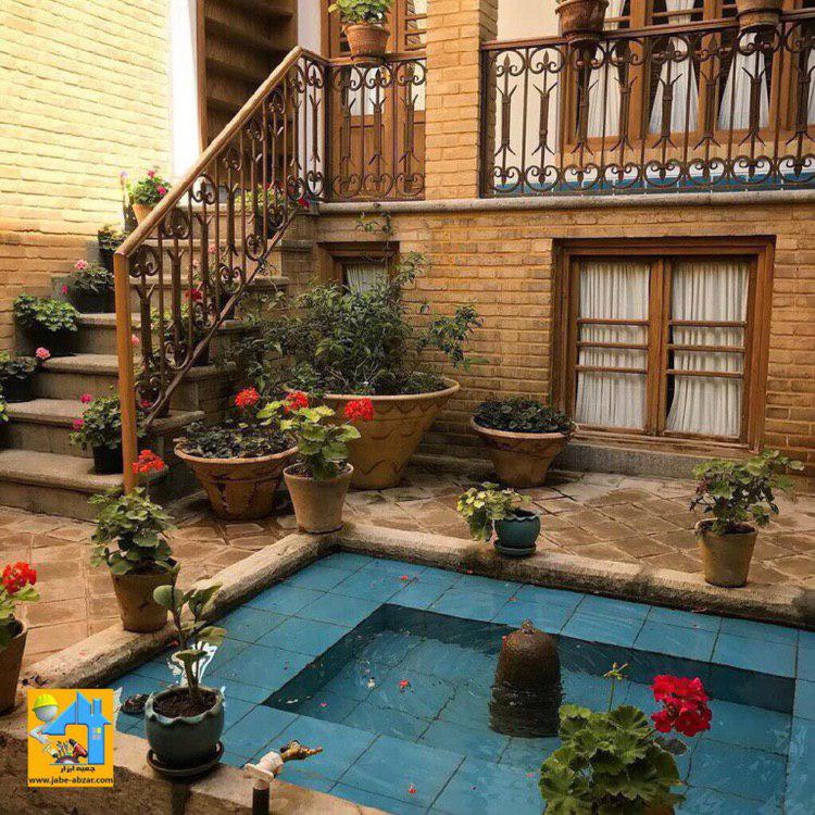 عکس بالایی