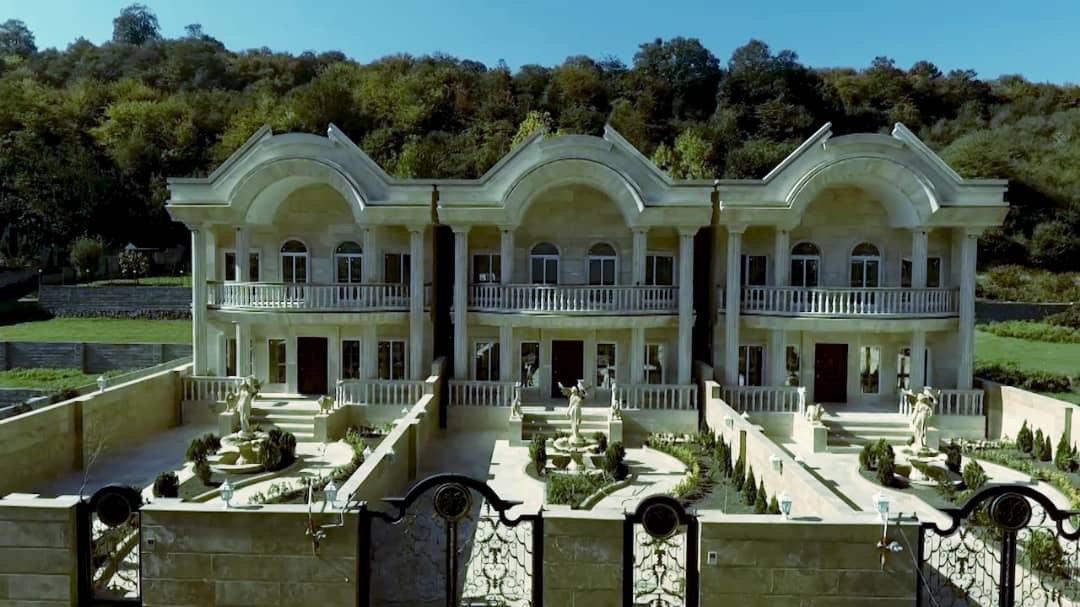 عکس بالایی